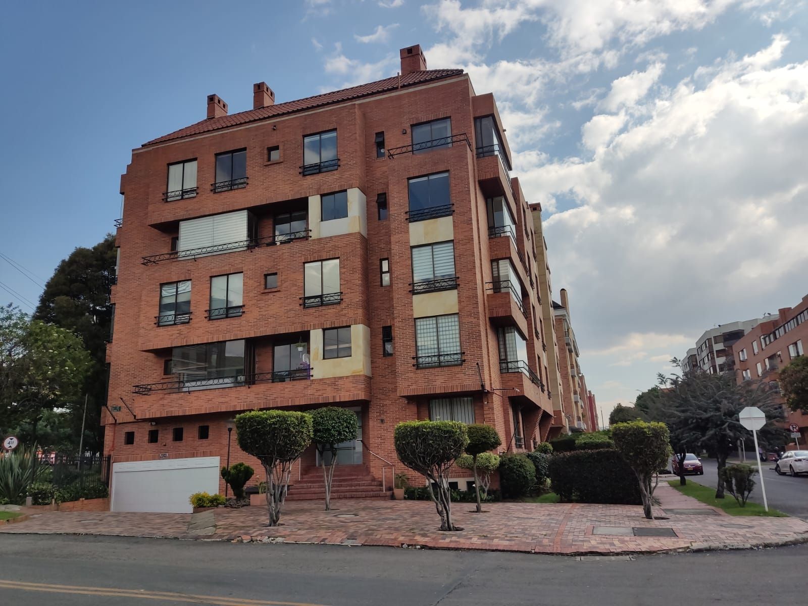 Apartamento en venta Cundinamarca Bogotá Santa Barbara Occidental 106 m2 Habitaciones 3 Baños 3 Garajes 2 Precio $670000000