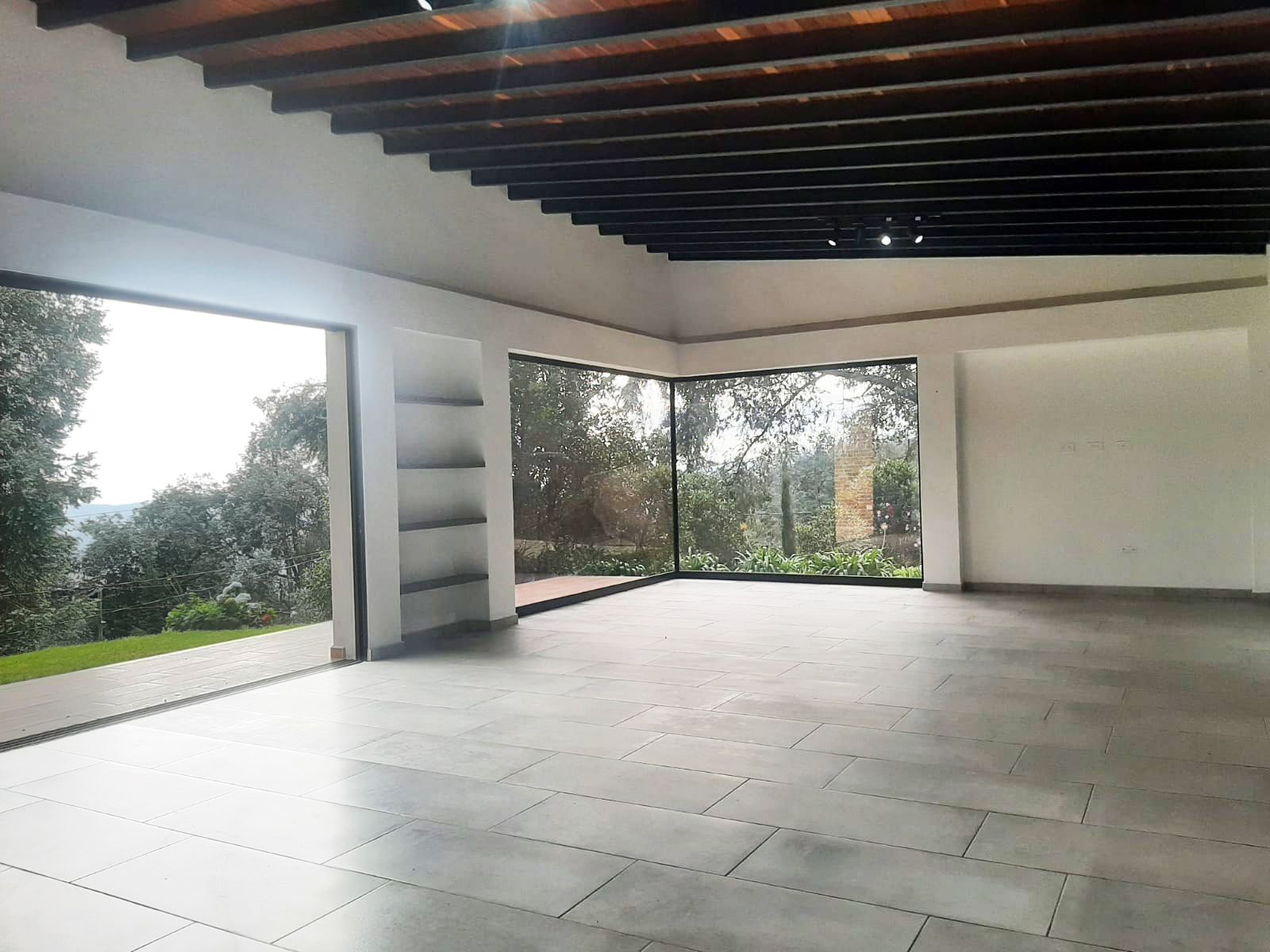 Casa en arriendo Antioquia Envigado La Mesa 2800 m2 Habitaciones 3 Baños 5 Garajes 4 Precio $8500000