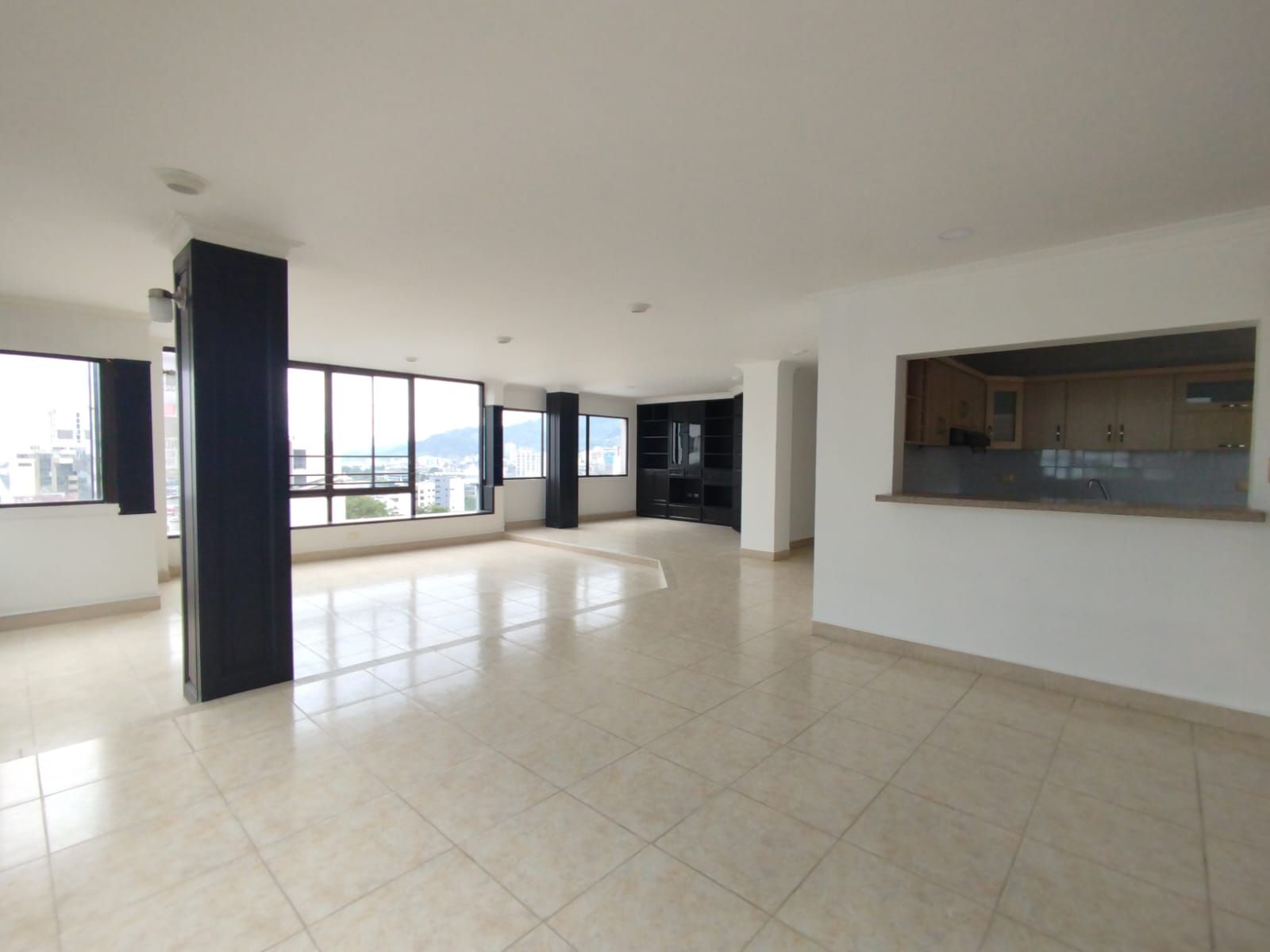 Apartamento en arriendo o venta Risaralda Pereira Pinares Alto 200 m2 Habitaciones 3 Baños 3 Garajes 2 Precio venta $1000000000 Precio arriendo $4950000