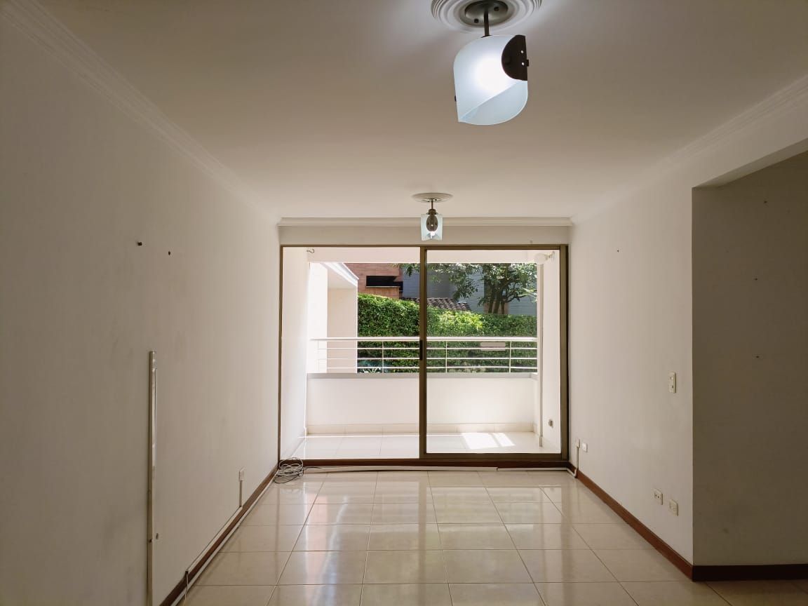 Apartamento en arriendo Antioquia Medellín Loma De Los Bernal 70 m2 Habitaciones 2 Baños 2 Garajes 1 Precio $3000000