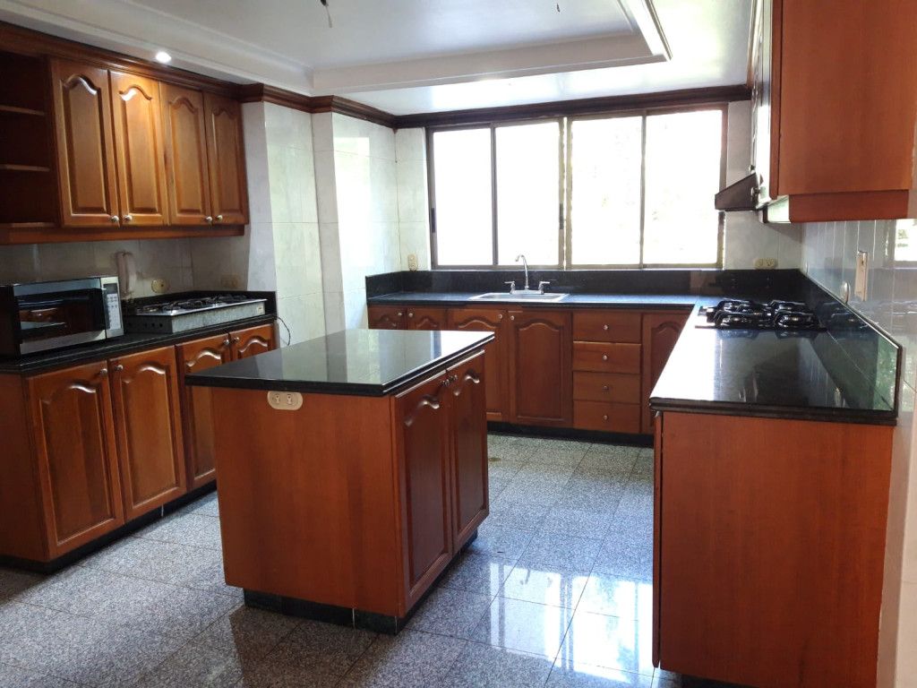 Apartamento en venta Antioquia Medellín Alejandria 250 m2 Habitaciones 3 Baños 4 Garajes 3 Precio $1850000000