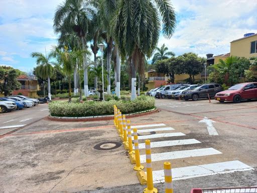 Casa en venta Santander Floridablanca Cr Versalles I 124 m2 Habitaciones 3 Baños 3 Garajes 1 Precio $480000000