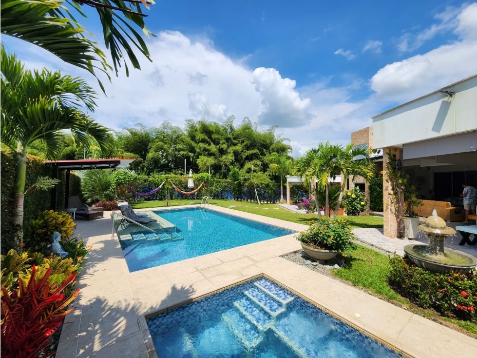 Casa Campestre en arriendo Quindío Armenia Armenia 305 m2 Habitaciones 4 Baños 5 Garajes 4 Precio $8500000