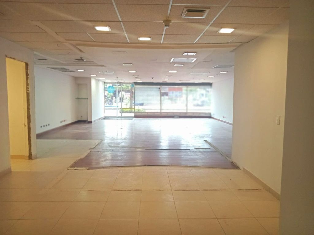 Local en arriendo Cundinamarca Bogotá Santa Barbara Occidental 136 m2 Habitaciones 0 Baños 3 Garajes 1 Precio $24193000