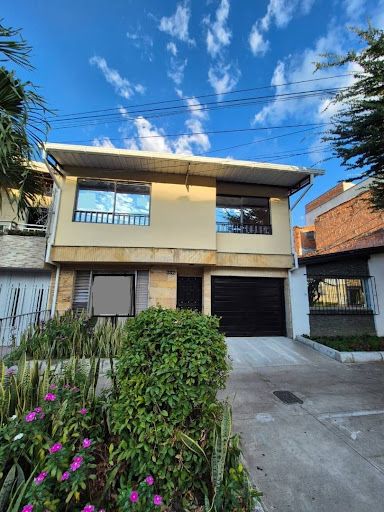 Casa en arriendo Antioquia Medellín Los Pinos 290 m2 Habitaciones 4 Baños 3 Garajes 1 Precio $7500000
