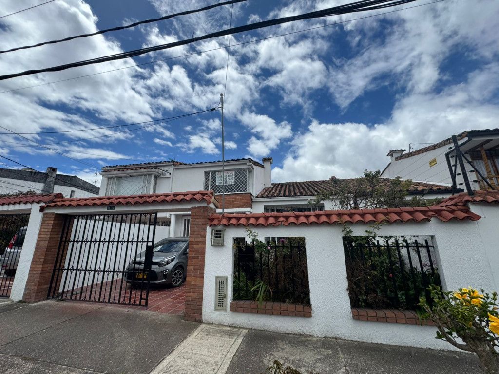 Casa en venta Cundinamarca Bogotá Ub Hacienda Cordoba Niza 252 m2 Habitaciones 5 Baños 3 Garajes 3 Precio $1200000000