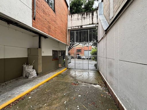 Bodega en arriendo Antioquia Envigado Primavera 2100 m2 Habitaciones 0 Baños 3 Garajes 2 Precio $52000000