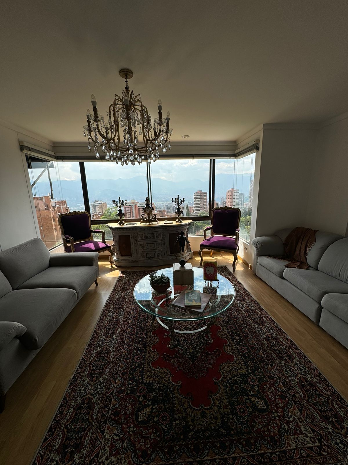 Apartamento en arriendo Antioquia Medellín El Tesoro 170 m2 Habitaciones 3 Baños 4 Garajes 1 Precio $9500000