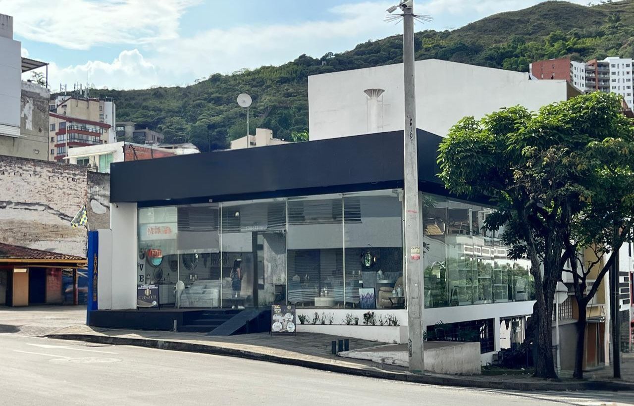 Local en arriendo Valle Del Cauca Cali Granada 310 m2 Habitaciones 0 Baños 1 Garajes 1 Precio $12900000