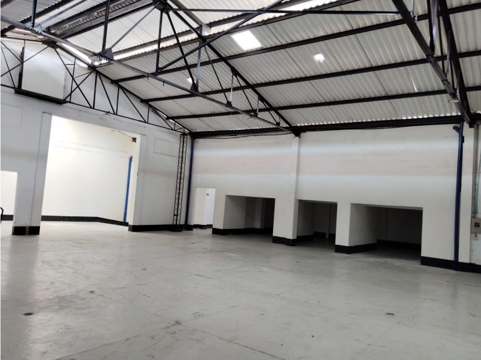 Bodega en arriendo Valle Del Cauca Cali Prados Del Norte 780 m2 Habitaciones 0 Baños 2 Garajes 0 Precio $7800000
