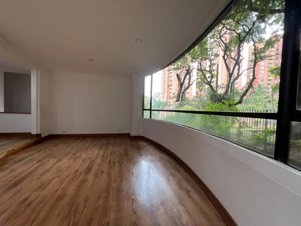 Apartamento en arriendo Antioquia Medellín El Diamante 126 m2 Habitaciones 3 Baños 2 Garajes 1 Precio $4700000