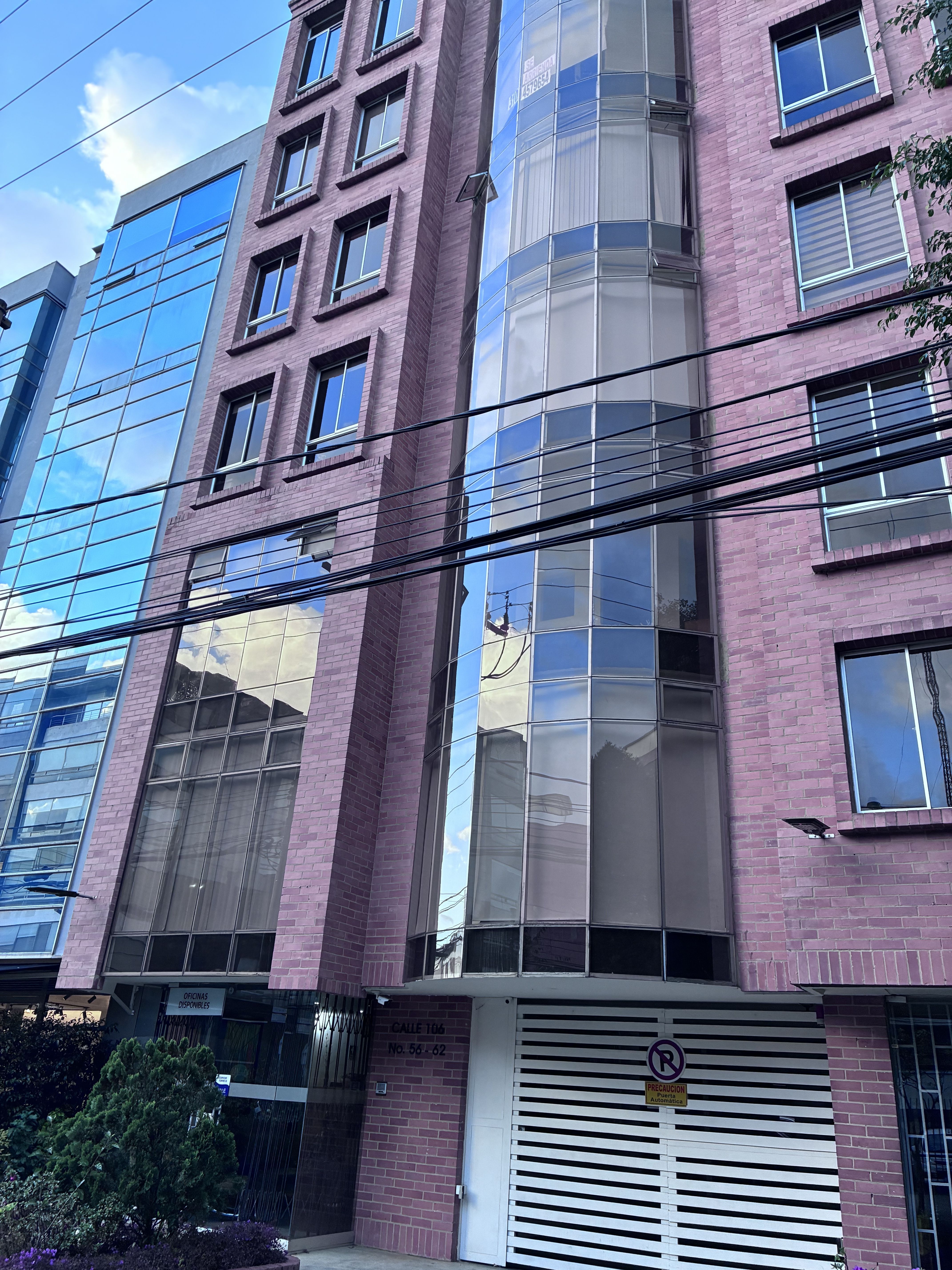 Oficina en arriendo o venta Cundinamarca Bogotá Puente Largo - Edif Oficinas Grupo7 Torre Iii 34 m2 Habitaciones 0 Baños 1 Garajes 1 Precio venta $95000000 Precio arriendo $650000