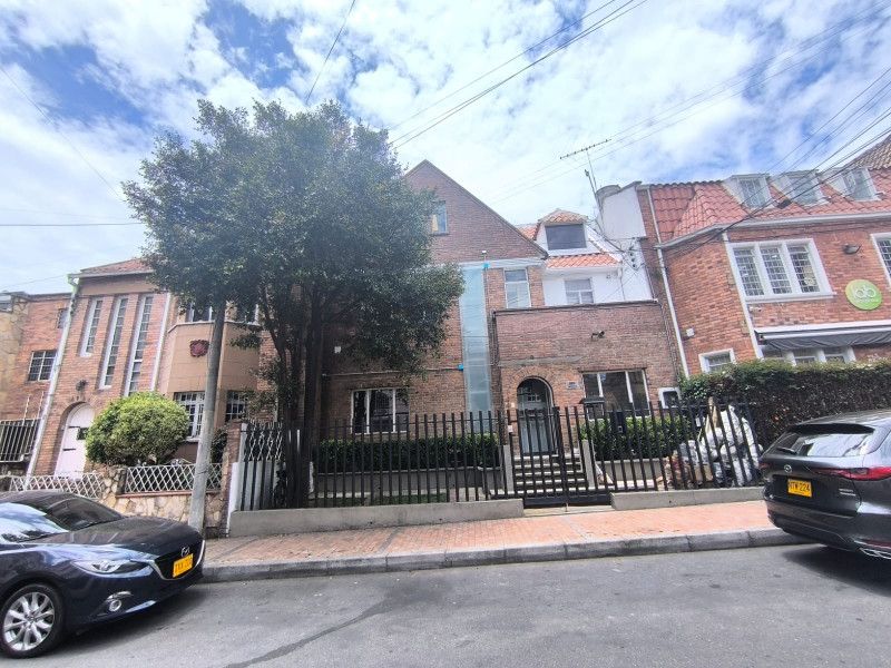 Casa en venta Cundinamarca Bogotá Emaus 202 m2 Habitaciones 5 Baños 4 Garajes 1 Precio $2000000000