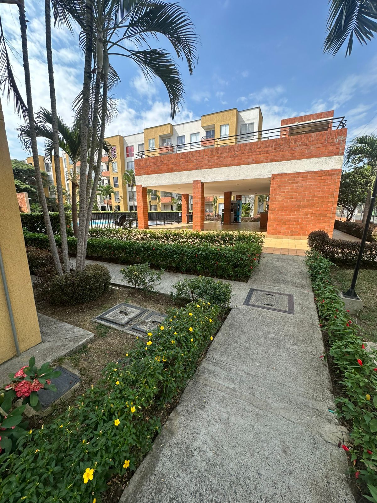 Apartamento en venta Valle Del Cauca Cali Conjunto Residencial Valparaiso Ciudad Bochalema 1 m2 Habitaciones 3 Baños 2 Garajes 1 Precio $198000000