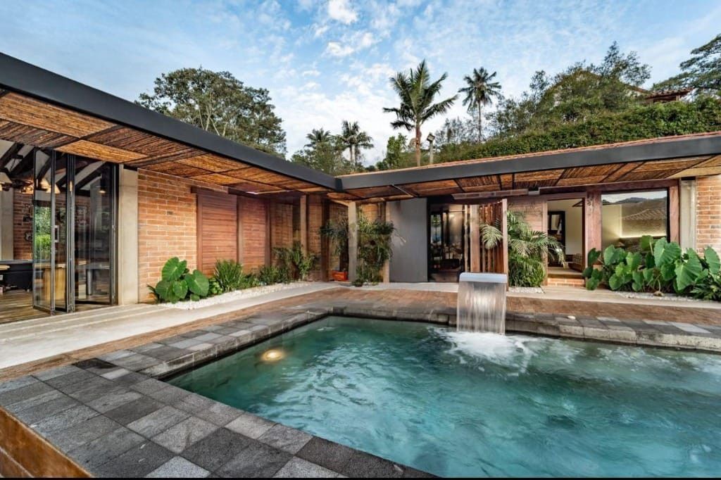 Casa en venta Antioquia Rionegro Rionegro 700 m2 Habitaciones 4 Baños 5 Garajes 4 Precio $3200000000