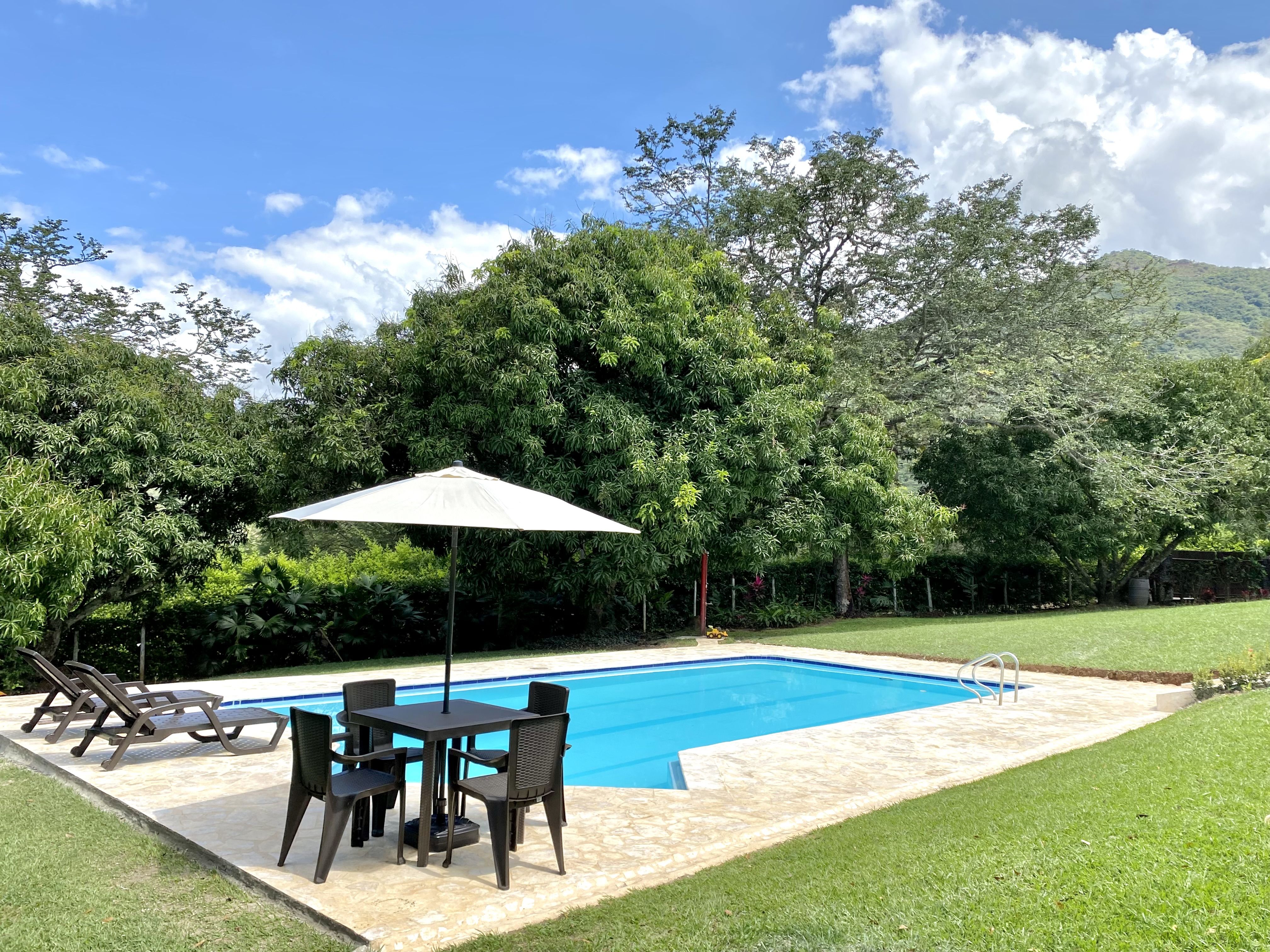 Finca en arriendo o venta Antioquia San Jerónimo San Jerónimo 350 m2 Habitaciones 4 Baños 3 Garajes 6 Precio venta $1600000000 Precio arriendo $1300000