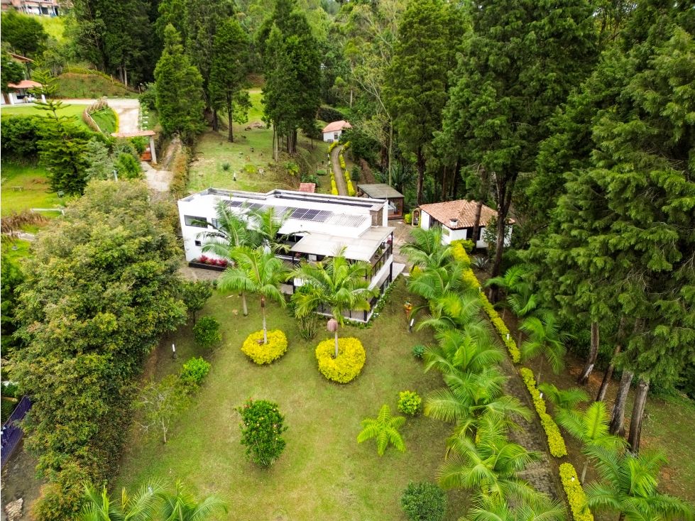 Finca en arriendo o venta Antioquia Guarne Centro 650 m2 Habitaciones 4 Baños 4 Garajes 0 Precio venta $3800000000 Precio arriendo $18000000