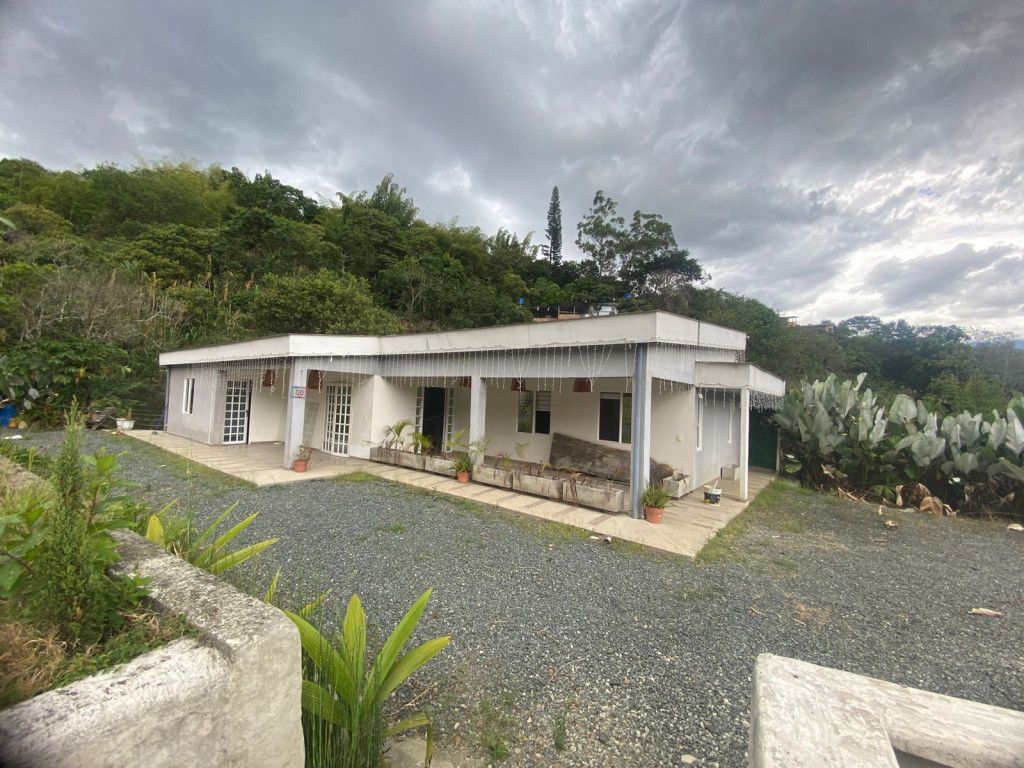 Casa en arriendo Valle Del Cauca Cali Sector Patio Bonito 240 m2 Habitaciones 3 Baños 3 Garajes 3 Precio $3500000