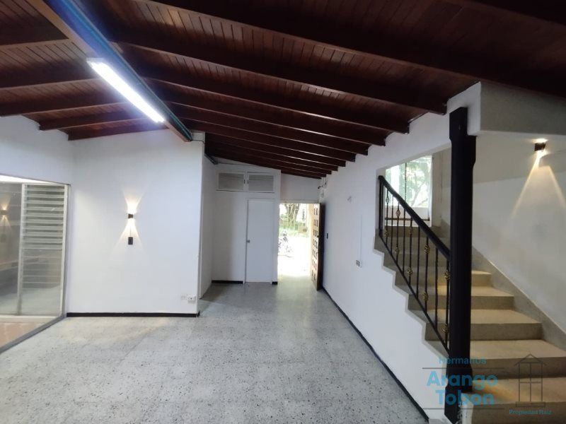 Casa en arriendo Antioquia Medellín Fatima 215 m2 Habitaciones 5 Baños 4 Garajes 1 Precio $5500000