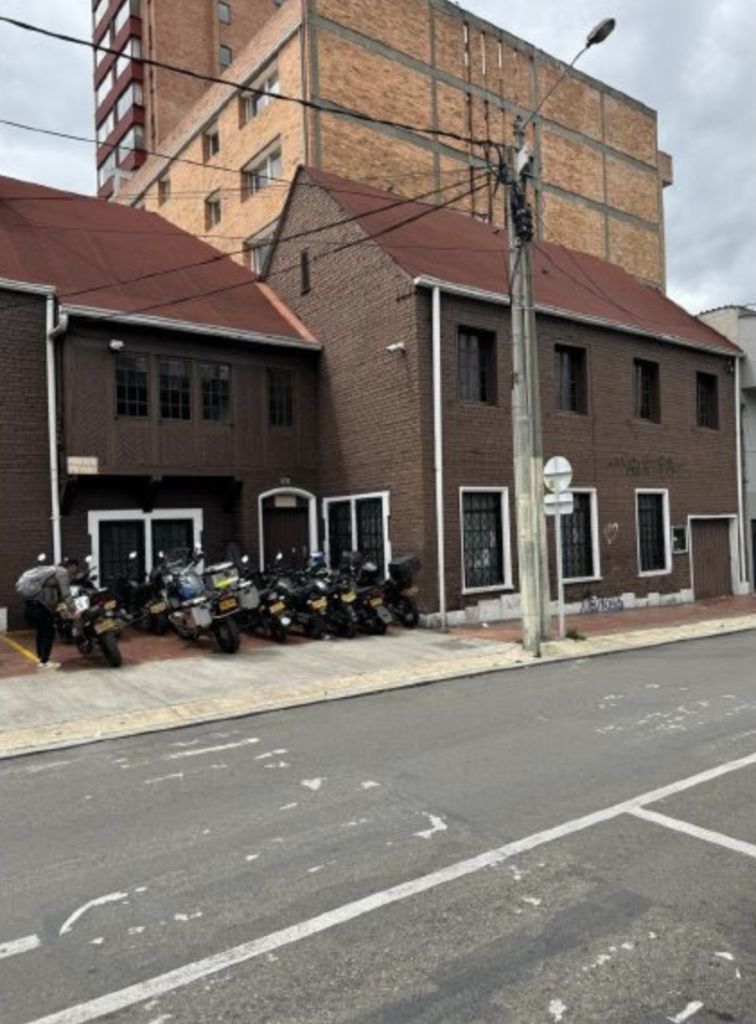 Casa en venta Cundinamarca Bogotá Sucre 858 m2 Habitaciones 25 Baños 7 Garajes 4 Precio $4130000000