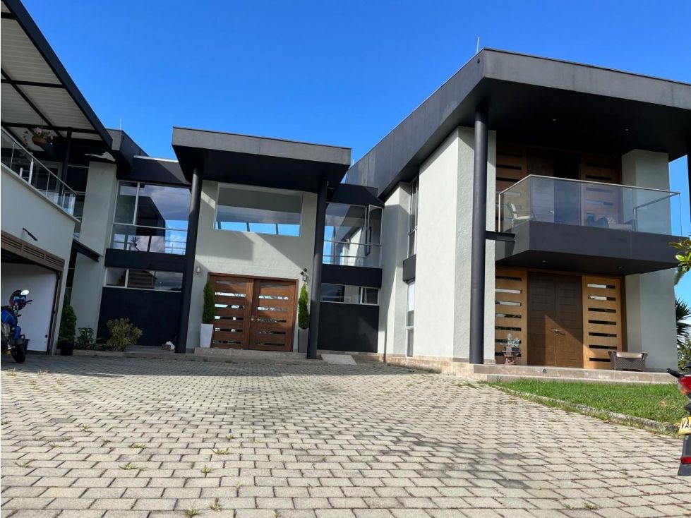 Casa Campestre en arriendo o venta Antioquia Rionegro Rionegro 1750 m2 Habitaciones 4 Baños 4 Garajes 2 Precio venta $3700000000 Precio arriendo $25000000
