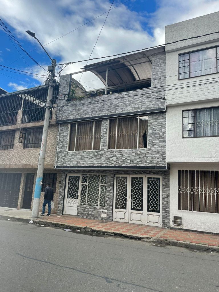 Casa en venta Cundinamarca Bogotá Villa Beatriz 72 m2 Habitaciones 5 Baños 4 Garajes 1 Precio $690000000