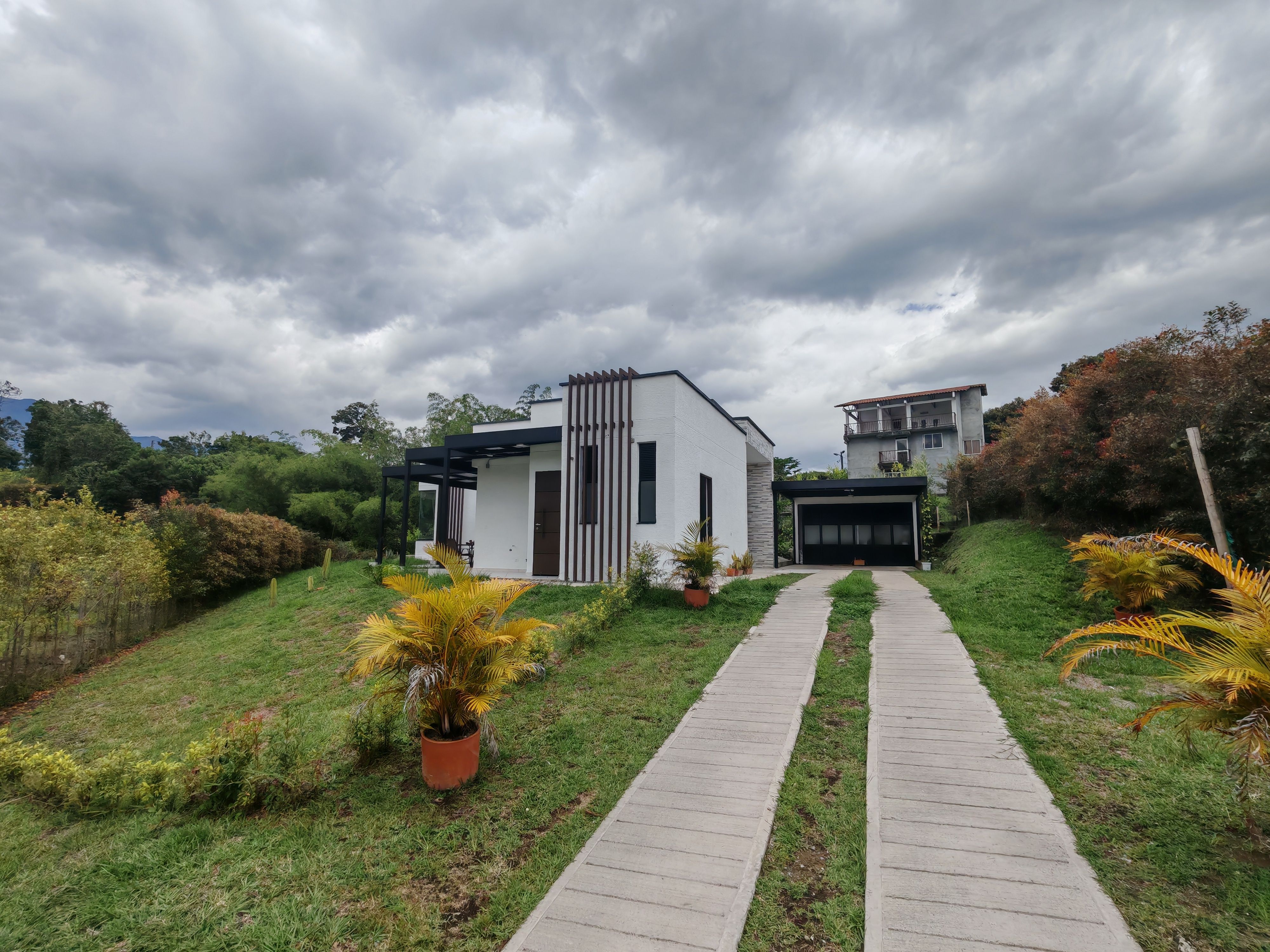 Casa Campestre en arriendo o venta Quindío Calarcá Nn 260 m2 Habitaciones 3 Baños 5 Garajes 2 Precio venta $1200000000 Precio arriendo $5000000