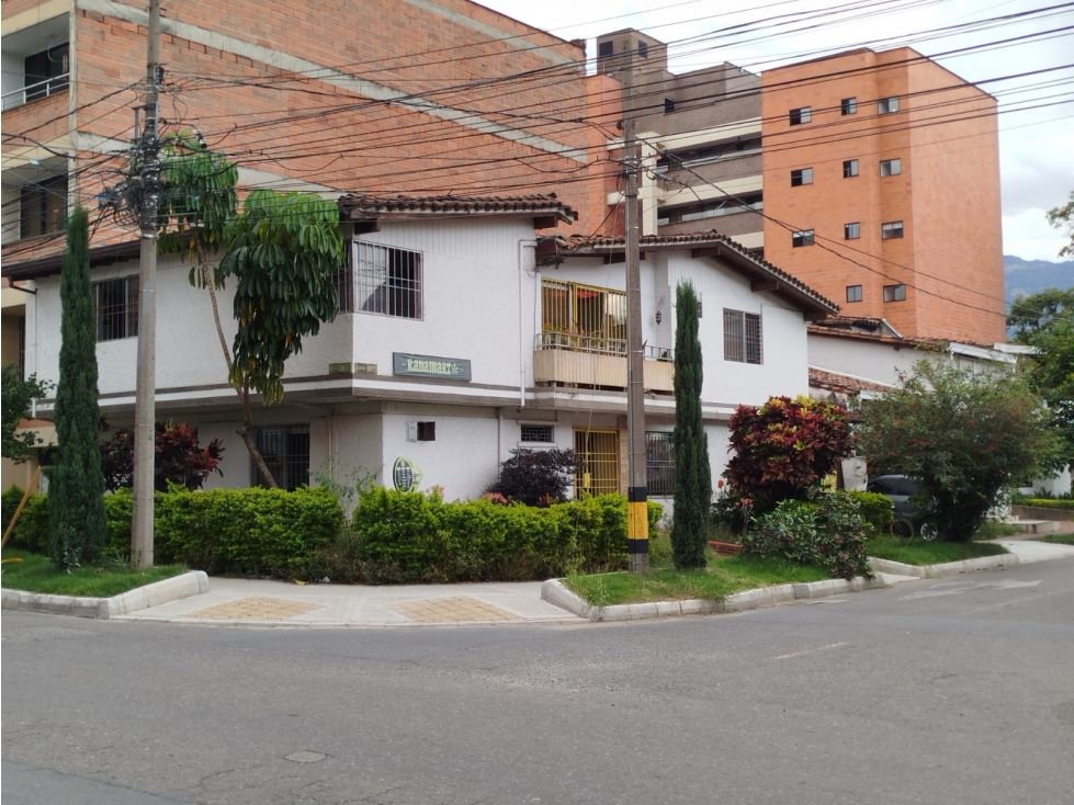 Casa en venta Antioquia Medellín Las Acacias 175 m2 Habitaciones 6 Baños 3 Garajes 2 Precio $2000000000