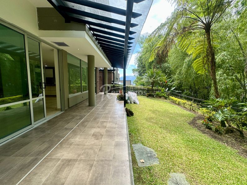 Casa en arriendo Antioquia Envigado Asd 337 m2 Habitaciones 3 Baños 4 Garajes 3 Precio $23900000