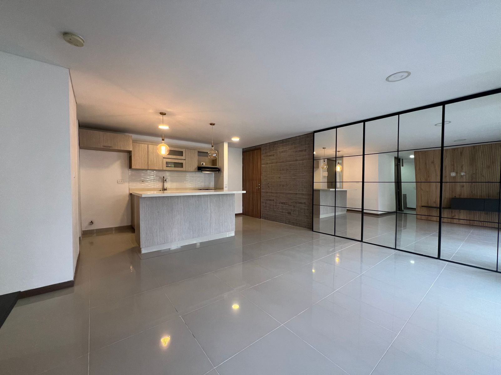 Apartamento en arriendo Antioquia Envigado Uribe Ángel 88 m2 Habitaciones 3 Baños 2 Garajes 1 Precio $3750000