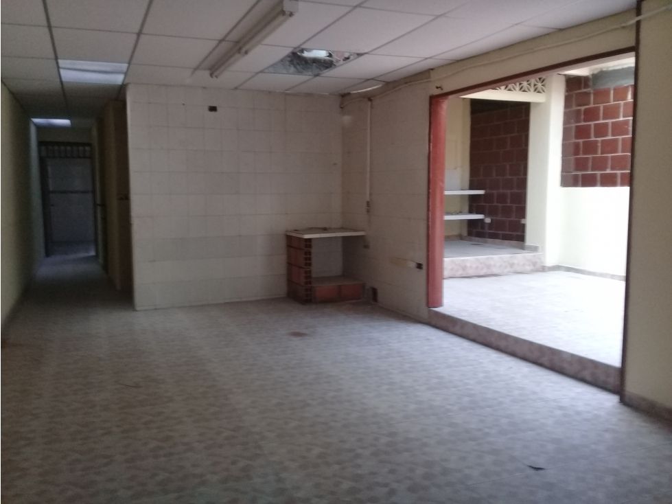 Casa en venta Risaralda Pereira Sector Lago Uribe 1053 m2 Habitaciones 6 Baños 3 Garajes 0 Precio $950000000