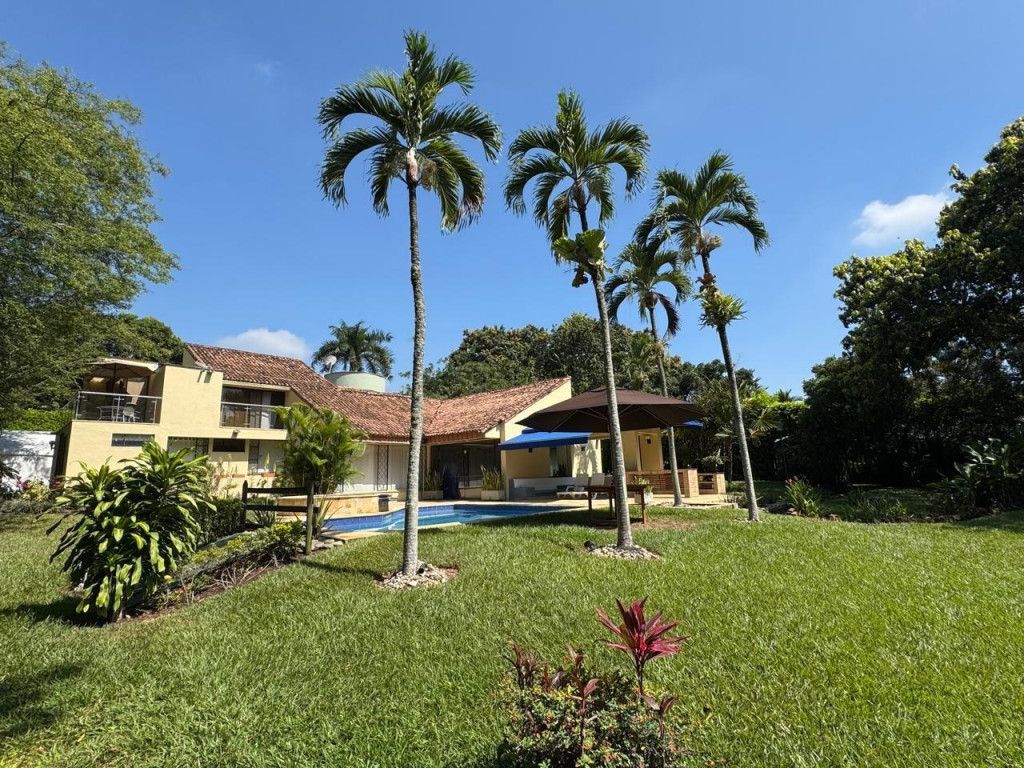 Casa en venta Valle Del Cauca Cali Parcelaciones Pance 460 m2 Habitaciones 4 Baños 5 Garajes 10 Precio $3900000000