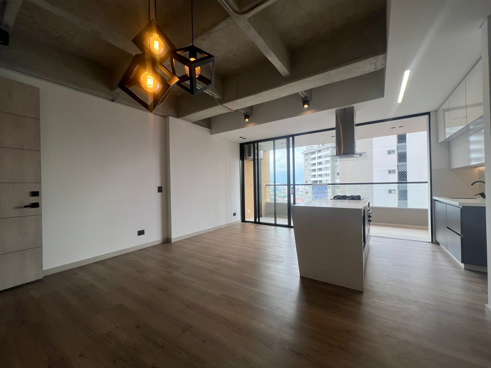 Apartamento en arriendo Antioquia Medellín La Inmaculada 90 m2 Habitaciones 2 Baños 2 Garajes 2 Precio $4650000