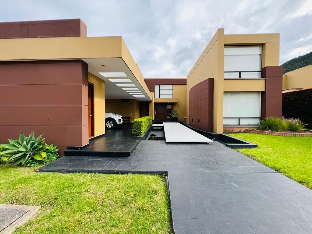 Casa en arriendo Cundinamarca Chía Chia 410 m2 Habitaciones 3 Baños 5 Garajes 4 Precio $10140000