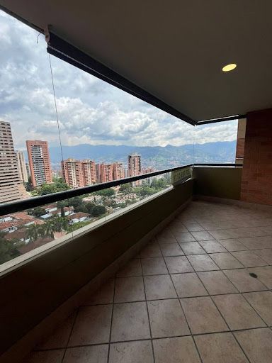 Apartamento en arriendo Antioquia Medellín Los Naranjos 124 m2 Habitaciones 3 Baños 2 Garajes 2 Precio $5500000