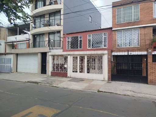 Casa en arriendo Cundinamarca Bogotá Las Ferias Occidental 280 m2 Habitaciones 6 Baños 3 Garajes 1 Precio $2500000