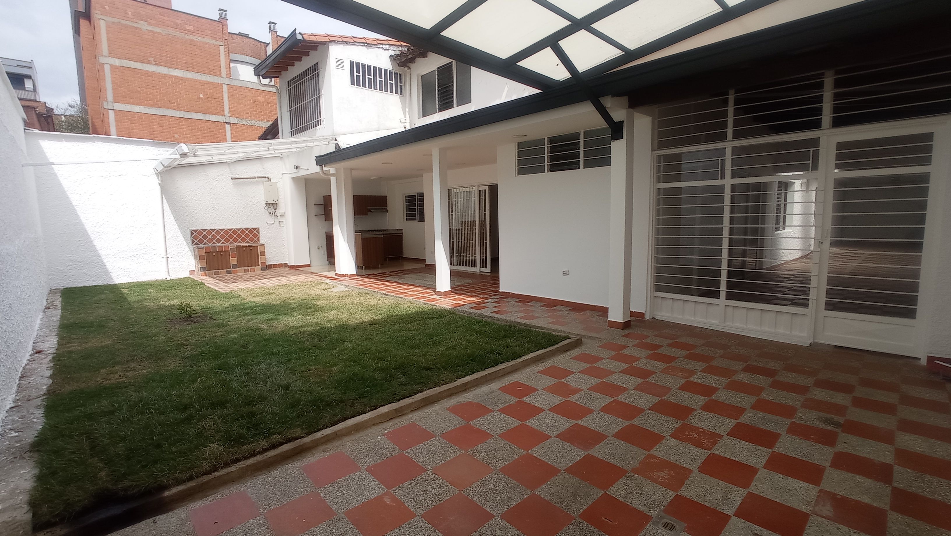 Local en arriendo Antioquia Envigado Las Vegas 320 m2 Habitaciones 0 Baños 4 Garajes 4 Precio $8000000