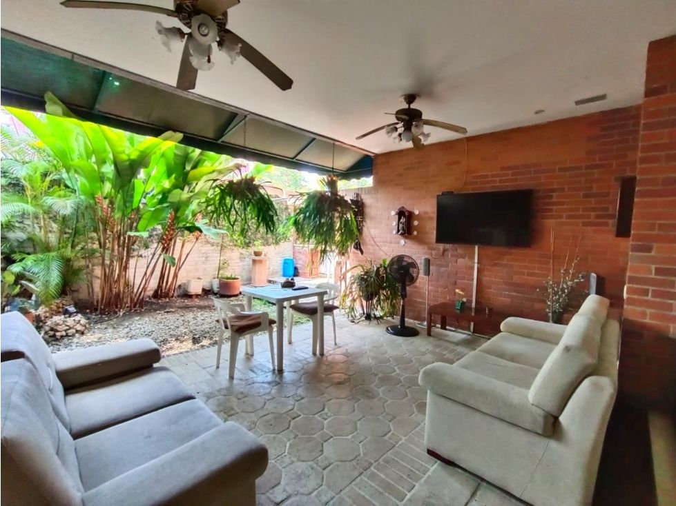 Casa en venta Valle Del Cauca Cali Urbanización Ciudad Jardín 450 m2 Habitaciones 4 Baños 5 Garajes 5 Precio $1200000000