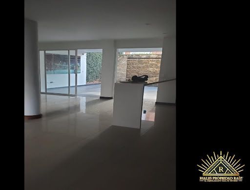 Casa en venta Antioquia Envigado La Inmaculada 320 m2 Habitaciones 5 Baños 4 Garajes 2 Precio $1200000000