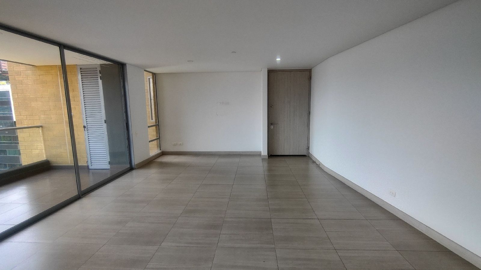 Apartamento en arriendo Antioquia Medellín Castropol 165 m2 Habitaciones 3 Baños 5 Garajes 2 Precio $7200000