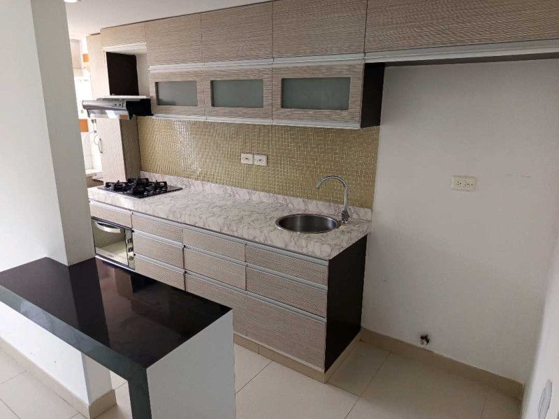Apartamento en arriendo Antioquia Medellín Loma De Los Bernal 80 m2 Habitaciones 3 Baños 2 Garajes 1 Precio $2800000