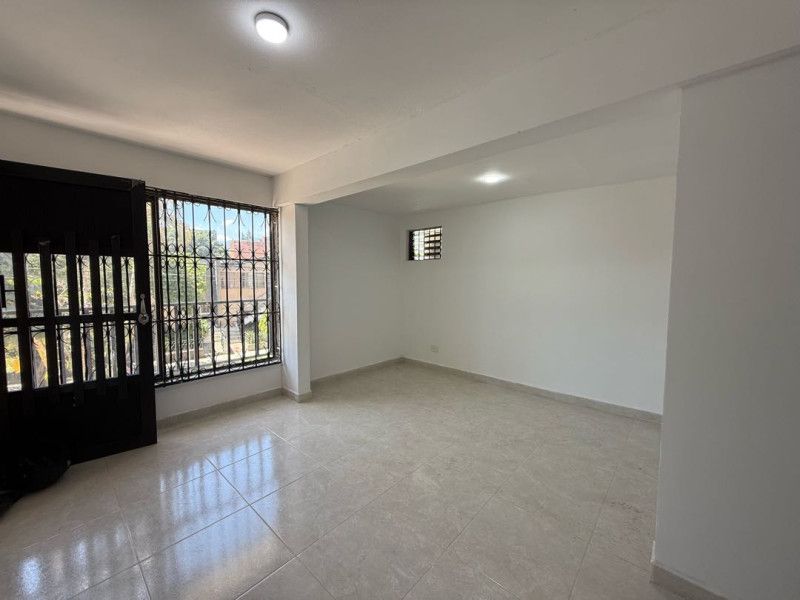 Oficina en arriendo Antioquia Medellín Los Colores 200 m2 Habitaciones 0 Baños 2 Garajes 2 Precio $5500000