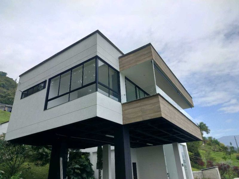 Casa en arriendo Antioquia Envigado Loma Del Atravesado 280 m2 Habitaciones 3 Baños 4 Garajes 3 Precio $18000000