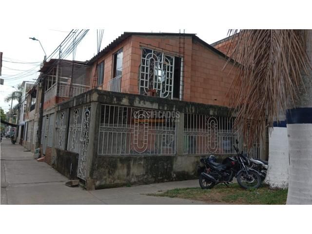 Casa en venta Valle Del Cauca Cali Valle Grande 110 m2 Habitaciones 4 Baños 2 Garajes 2 Precio $180000000