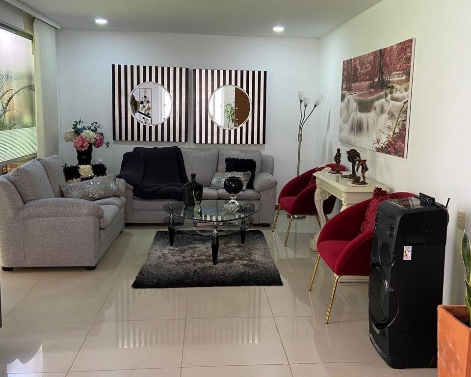 Casa en venta Antioquia Envigado Zúñiga 230 m2 Habitaciones 3 Baños 4 Garajes 2 Precio $1740000000