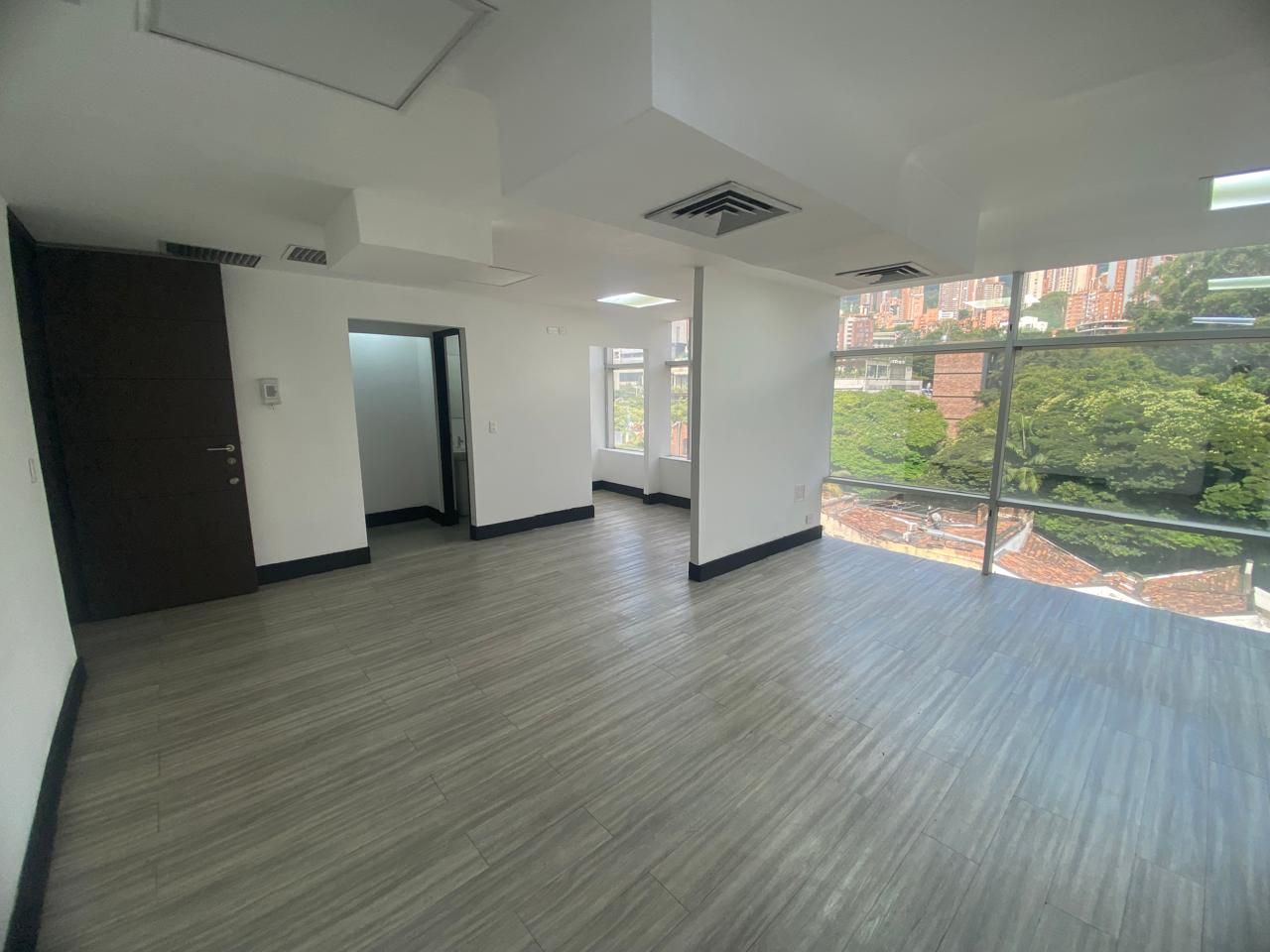 Oficina en arriendo Antioquia Medellín Villanueva 38 m2 Habitaciones 0 Baños 1 Garajes 0 Precio $3700000