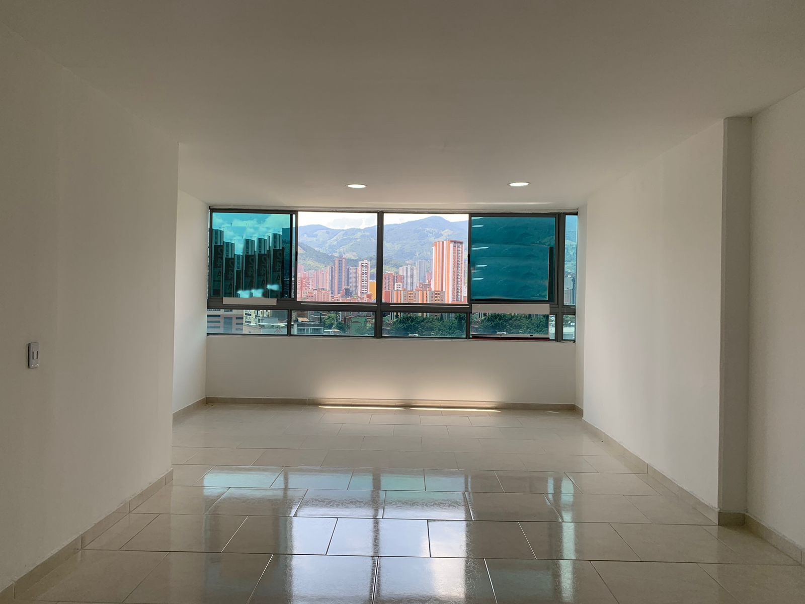 Oficina en venta Antioquia Sabaneta Balcones De La Holanda 36 m2 Habitaciones 0 Baños 1 Garajes 1 Precio $370000000