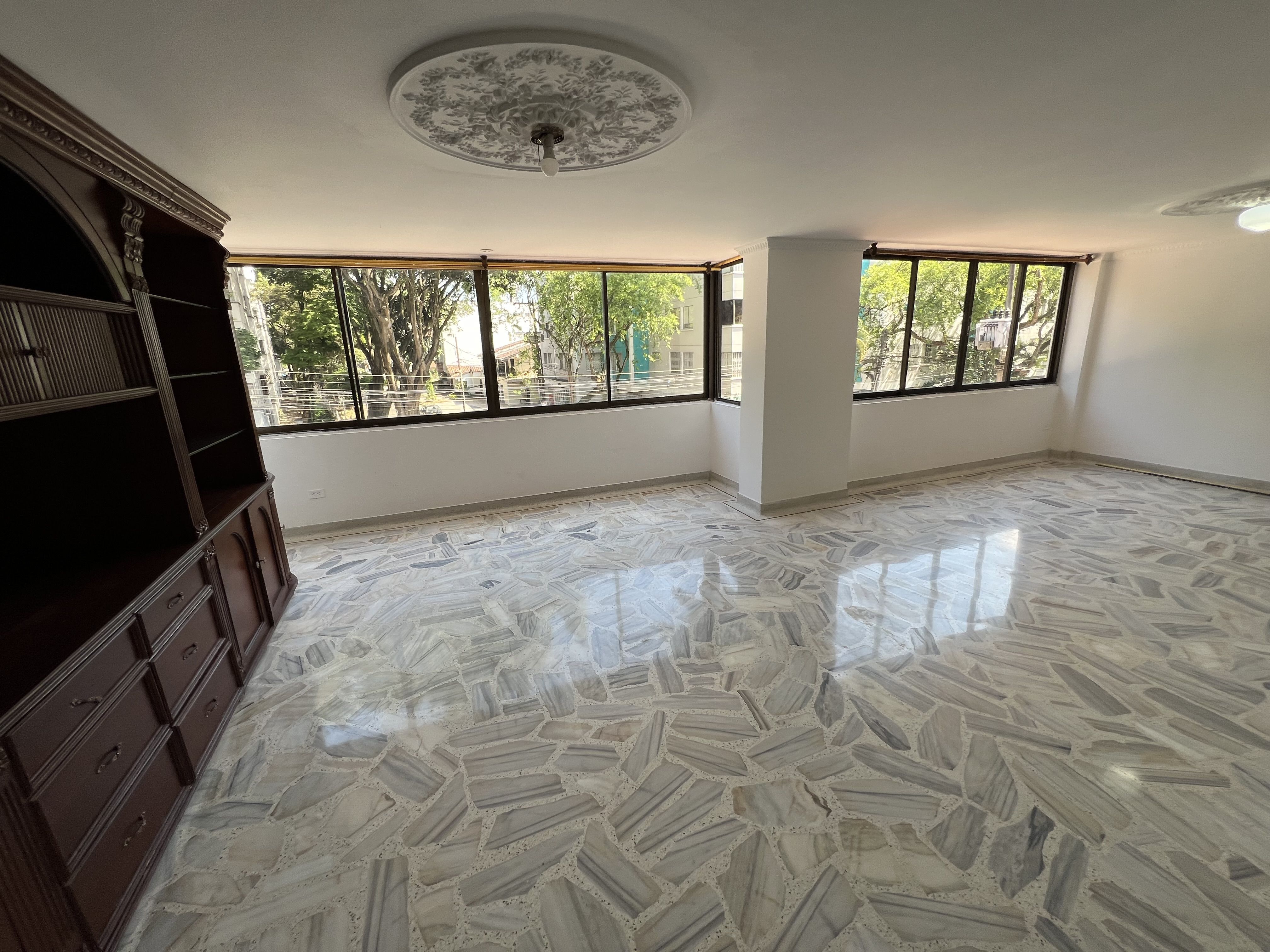 Apartamento en arriendo Valle Del Cauca Cali Cuarto De Legua Guadalupe 173 m2 Habitaciones 4 Baños 3 Garajes 1 Precio $3500000