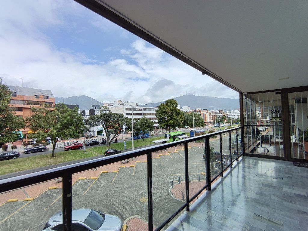 Local en arriendo Cundinamarca Bogotá Santa Barbara Occidental 26 m2 Habitaciones 0 Baños 1 Garajes 0 Precio $1710000