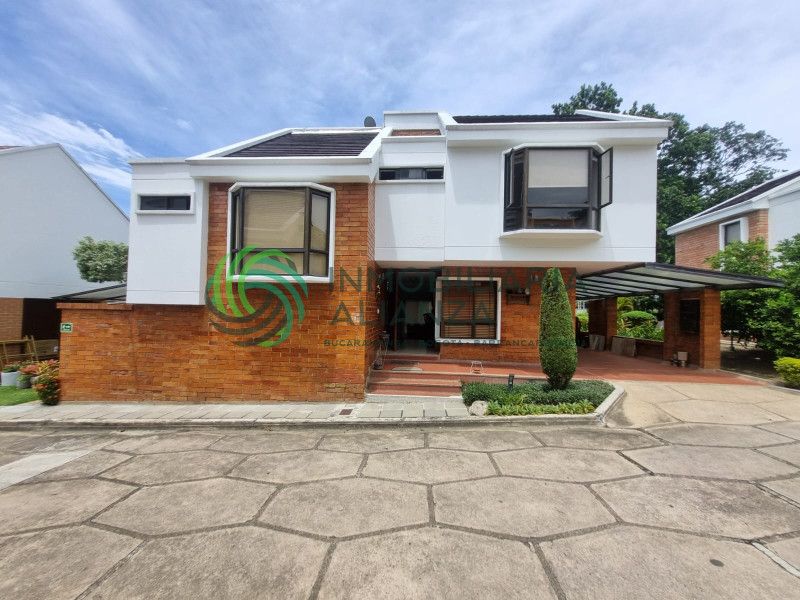 Casa en venta Santander Floridablanca Cr Camino Real 258 m2 Habitaciones 3 Baños 4 Garajes 2 Precio $1950000000